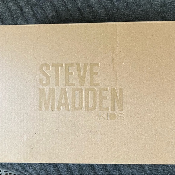 Steve Madden KIDS Tan Leather Ankle-Strap Sandals with Raffia Band - Picture 4 of 6